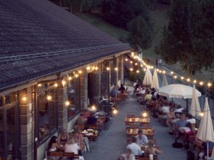 Begrüssung anreisende Gäste